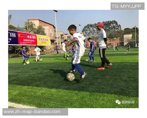 高明足球运动员的成长之路与成功秘诀探讨 高明足球运动员的成长之路与成功秘诀探讨